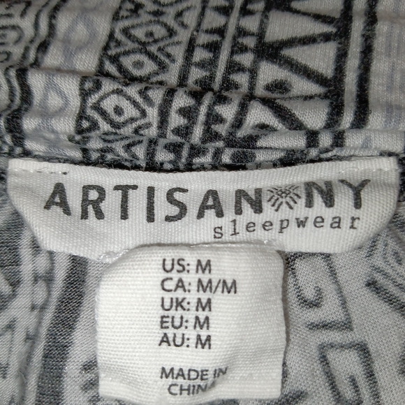 5 Pieces 3 TOPS, 1 PANTS, & 1 CAPRI LEGGINGS Women's - Picture 16 of 16